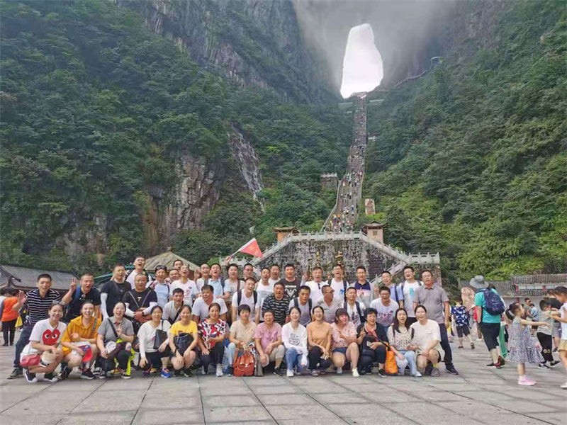 百龍?zhí)焯輬F(tuán)建